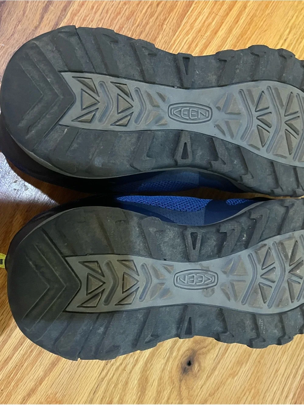 KEEN Men's Athletic Trail Shoes - Navy with Neon Yellow Accents